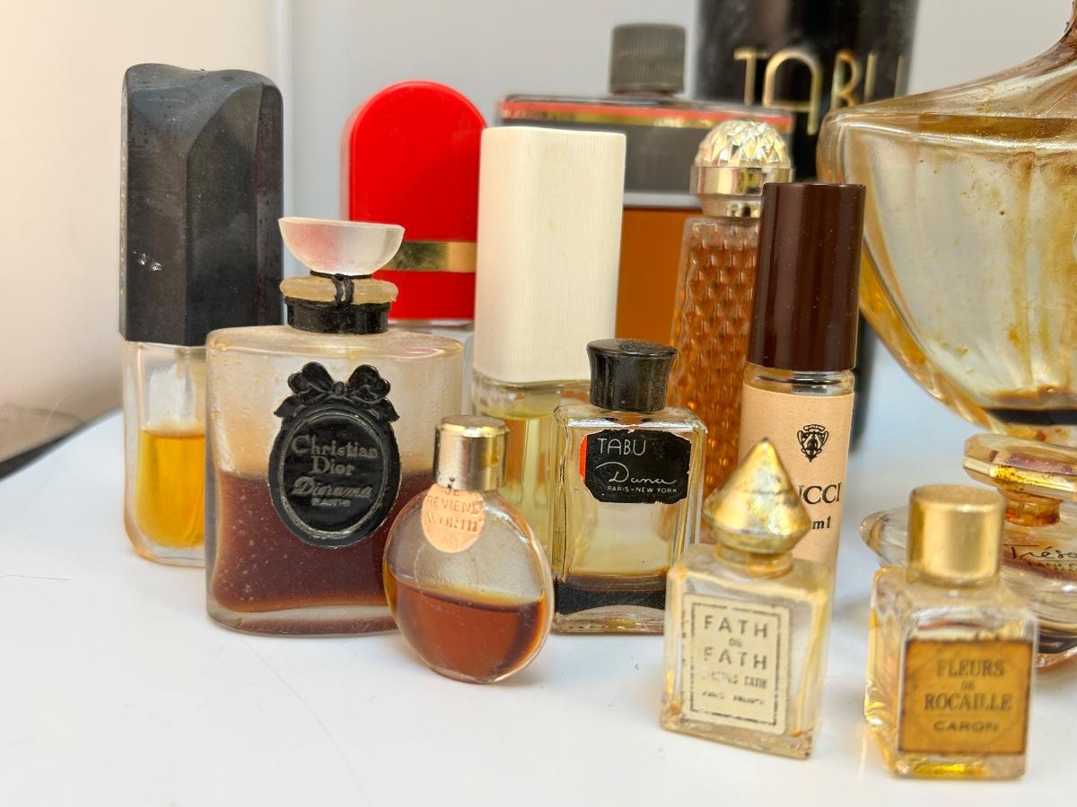 Sticker-Perfumes-Liquid-Bottles